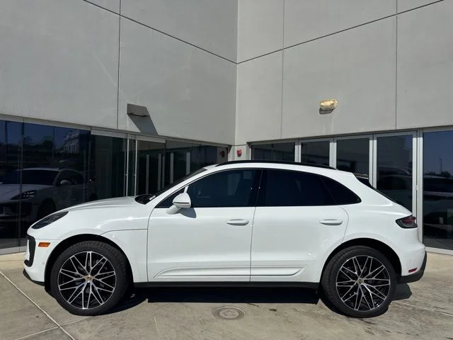 Used 2022 Carrara White Metallic Porsche Base image 4