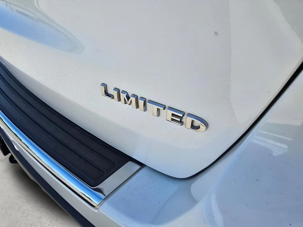 Used 2019 Bright White Clearcoat Jeep Limited image 29