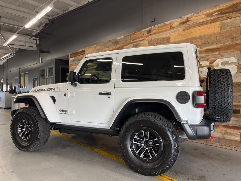 New 2026 Bright White Clear-Coat Exterior Paint Jeep Rubicon X image 21