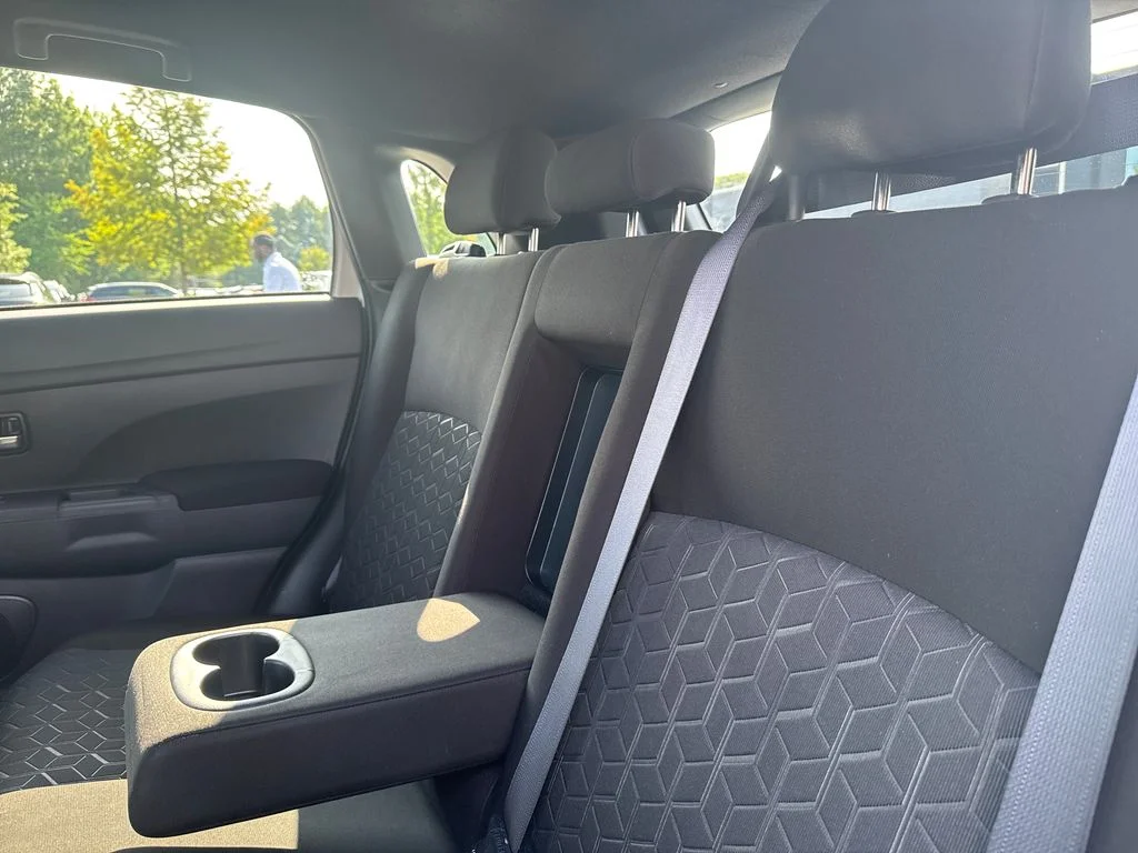 Used 2024 White Diamond Mitsubishi 2.0 SE image 13