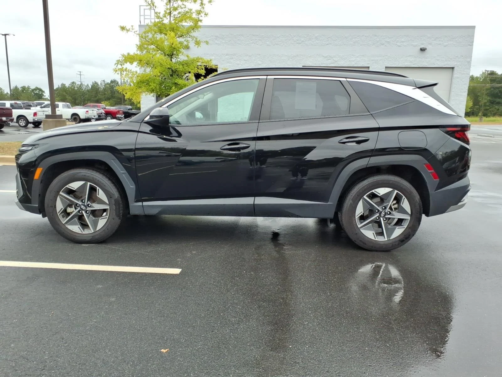 Used 2025 Phantom Black Hyundai SEL image 3