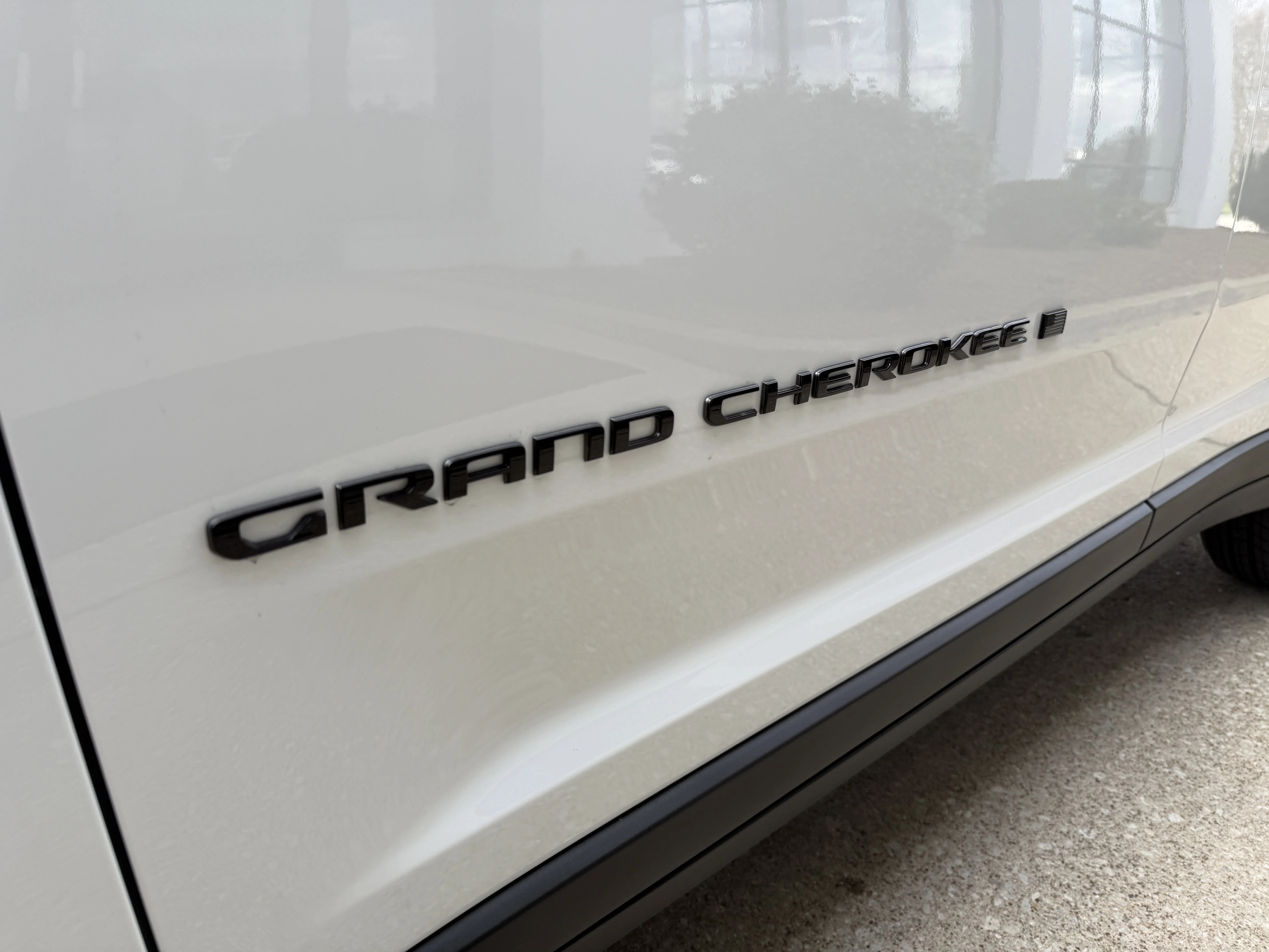 New 2026 Bright White Clear-Coat Exterior Paint Jeep Altitude image 17