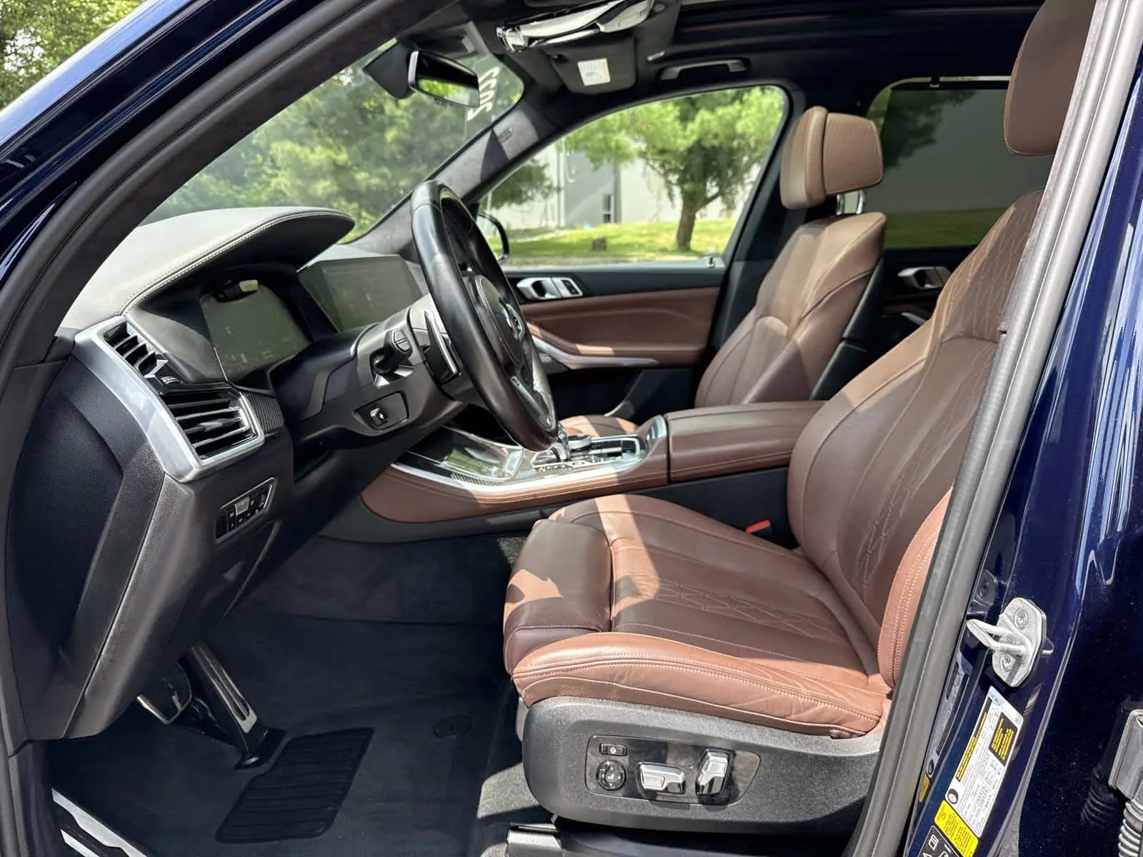 Used 2022 Tanzanite Blue II Metallic BMW M50i image 26