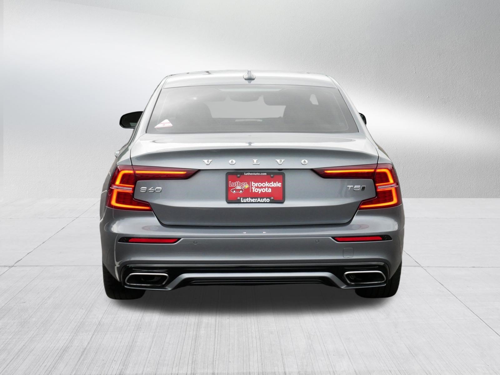 Used 2021 Osmium Grey Metallic Volvo Momentum image 6