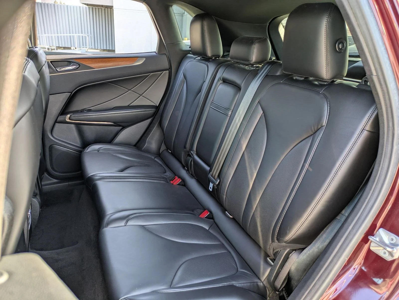 Used 2017 Red Lincoln Select image 30