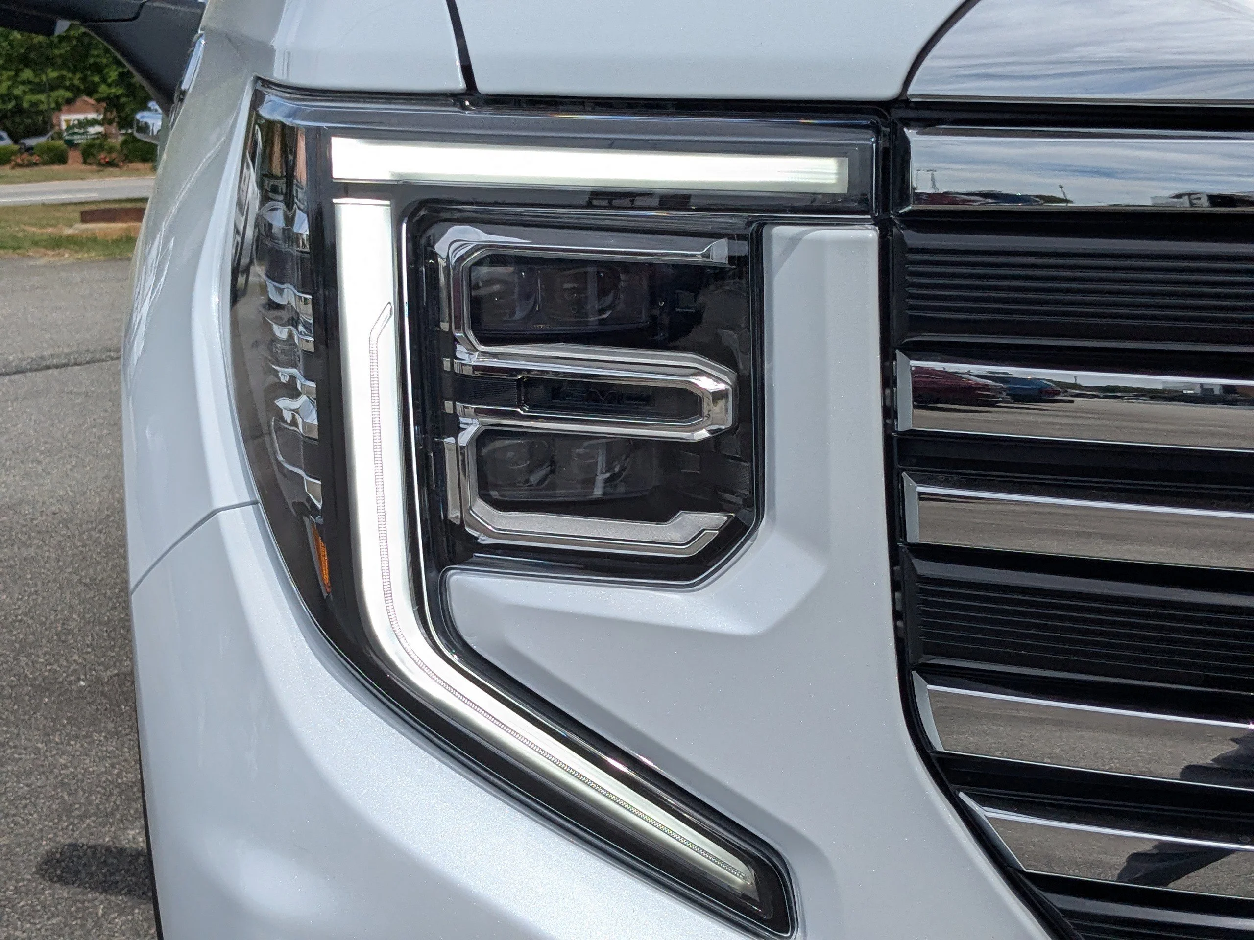 2026 GMC Sierra 1500 SLT - Photo 9