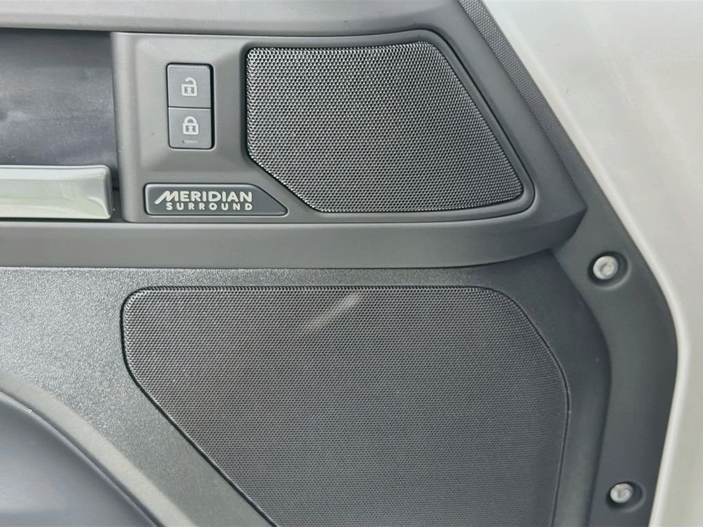 New 2026 Fuji White Land Rover X-Dynamic SE image 19
