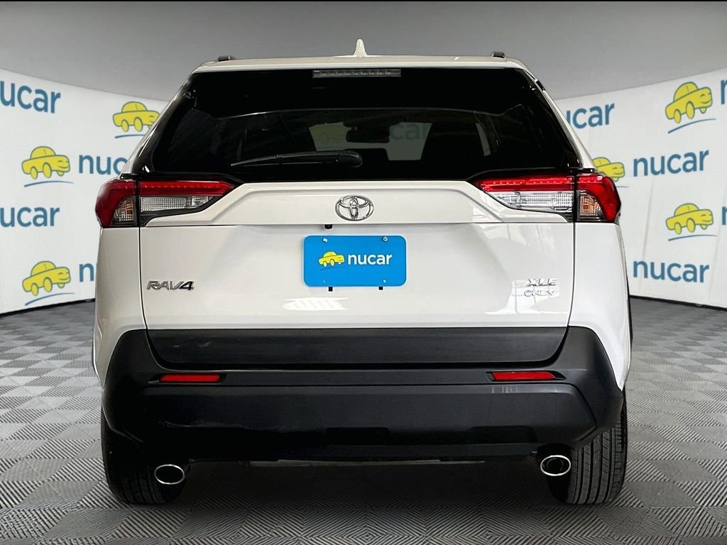 Used 2025 White Toyota XLE image 5