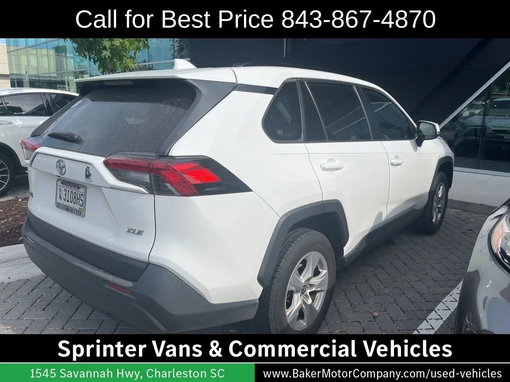 Used 2021 White Toyota XLE image 3