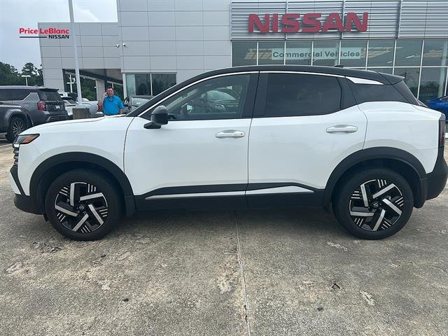 Used 2025 Aspen White/Super Black Nissan SV image 3