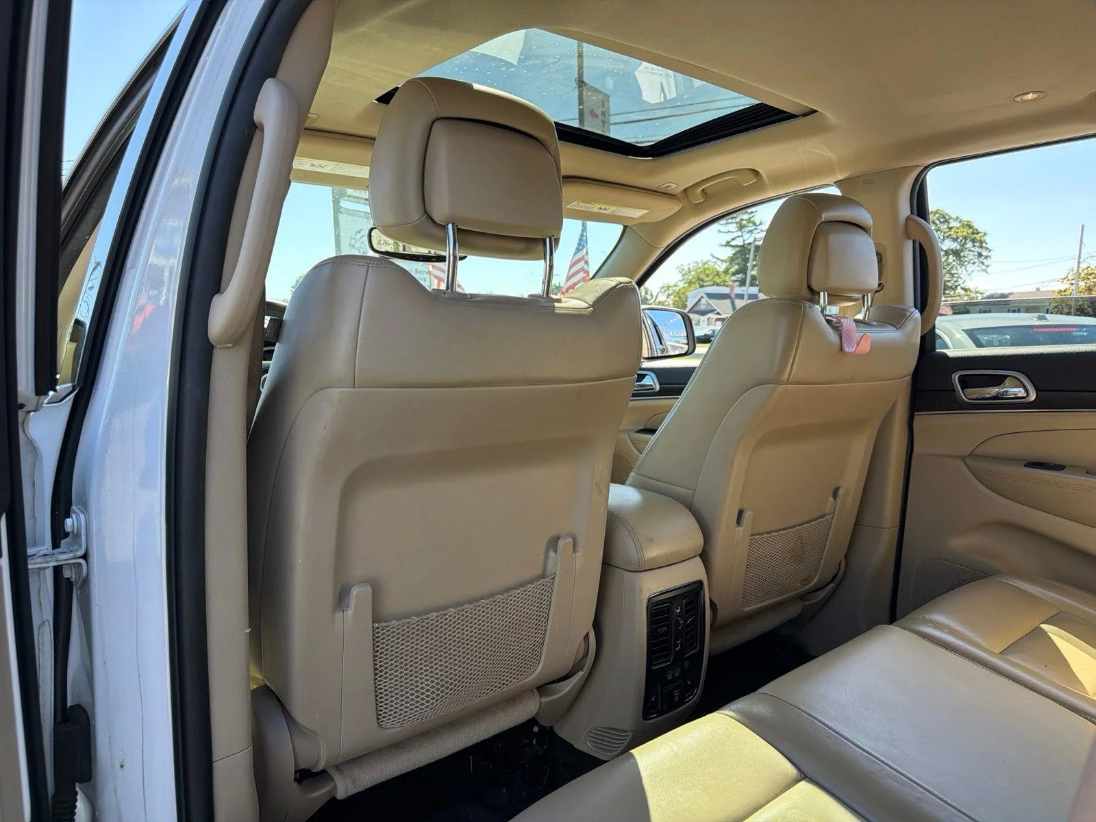 Used 2018 White Jeep Limited image 23