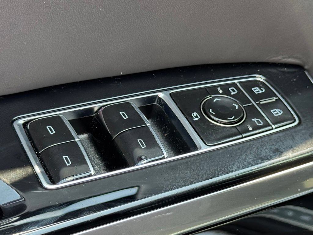 Used 2025 Crystal White Tricoat Cadillac Escalade-V image 18