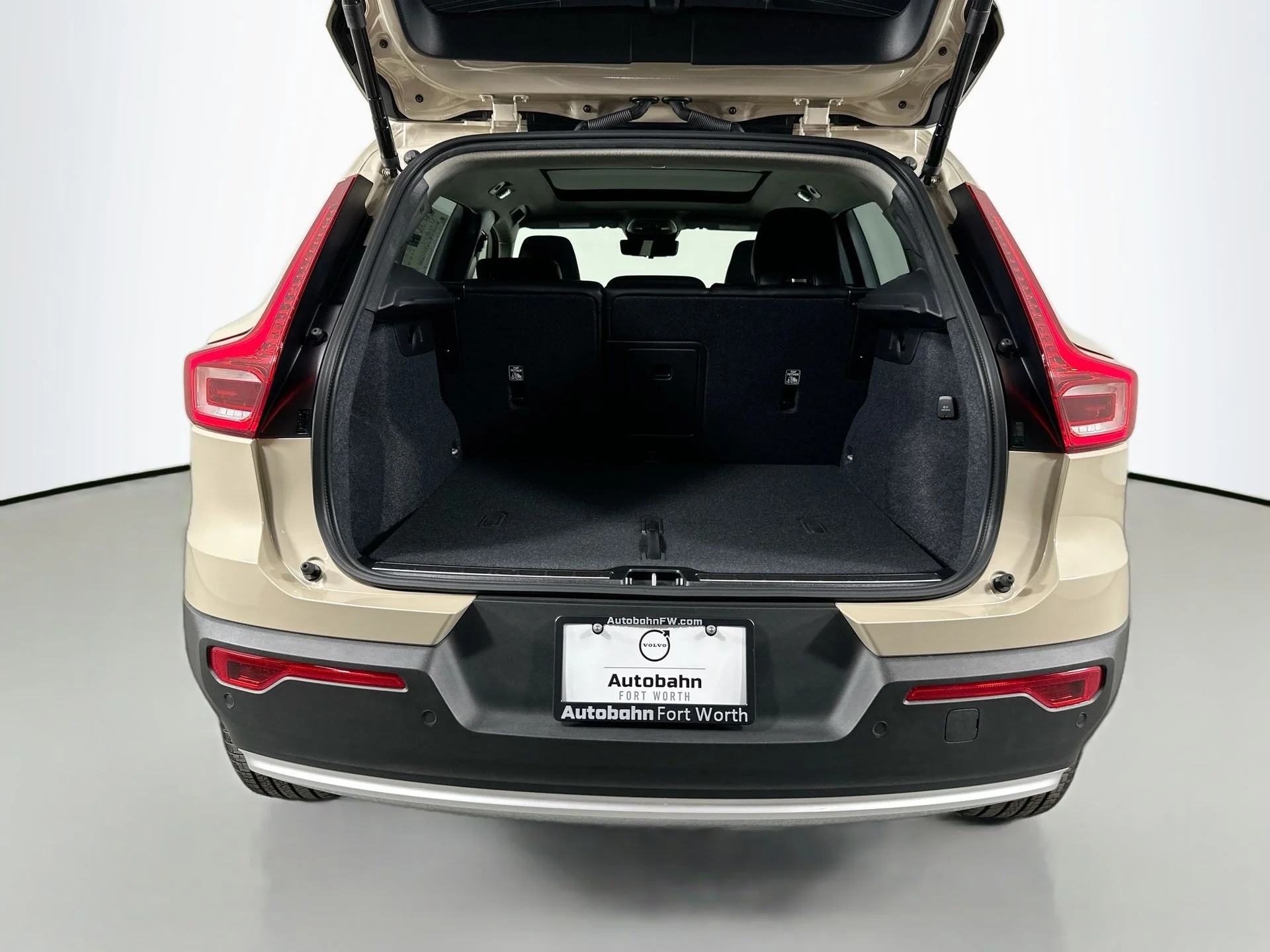2025 Volvo XC40 Ultra - Photo 20