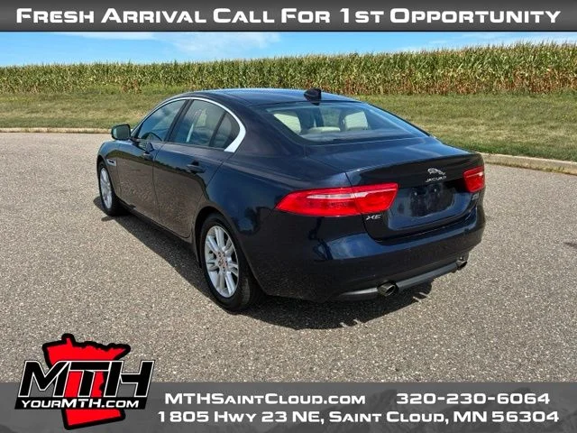 Used 2018 Black Jaguar 25t Premium image 7