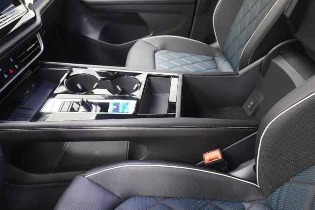 2026 Volkswagen Atlas Cross Sport SEL Premium R-LINE - Photo 33