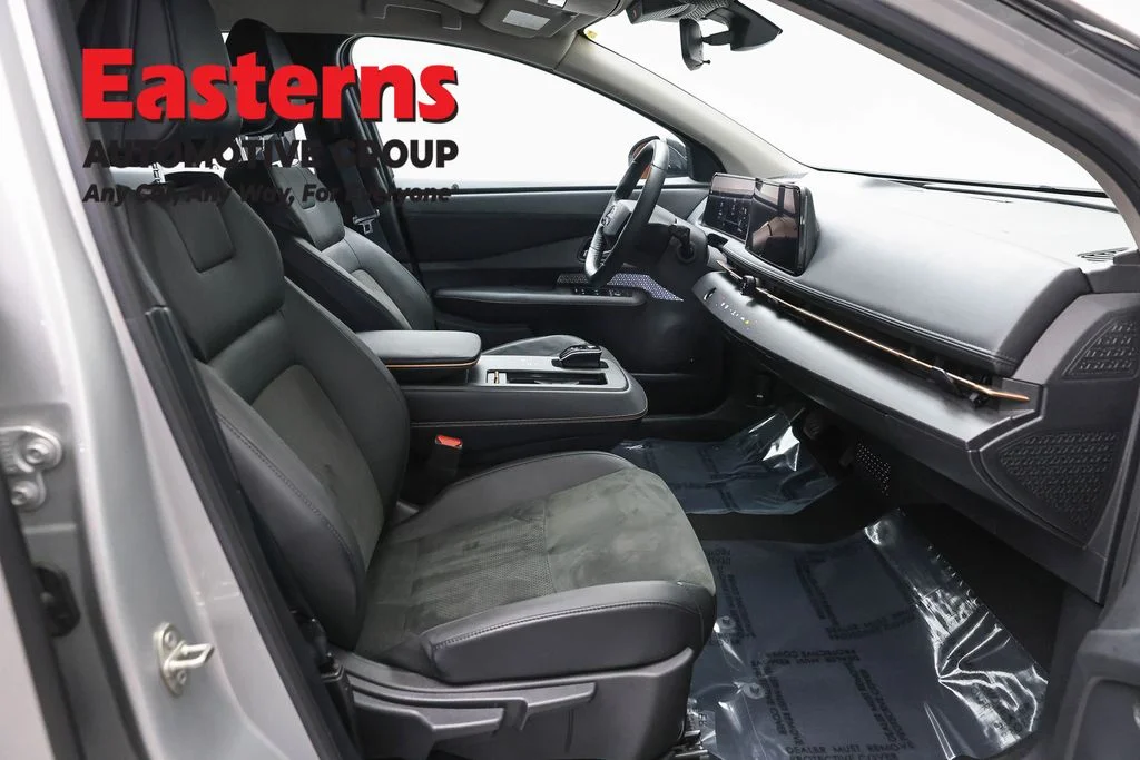 Used 2023 Silver Nissan ENGAGE image 24