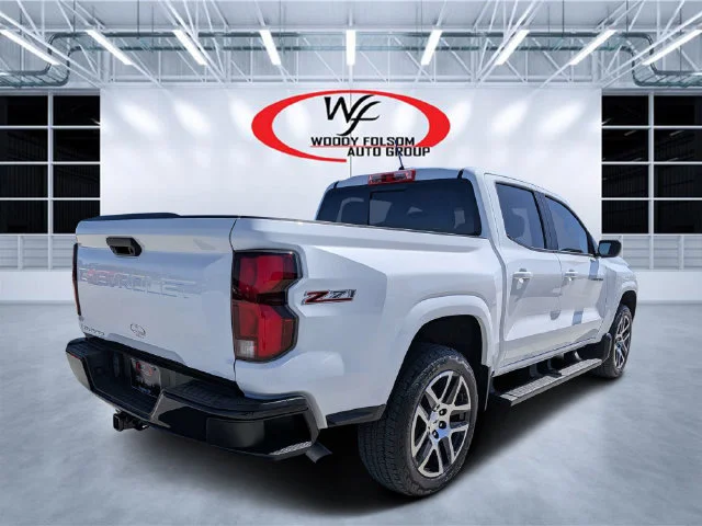 Used 2023 White Chevrolet Z71 image 3