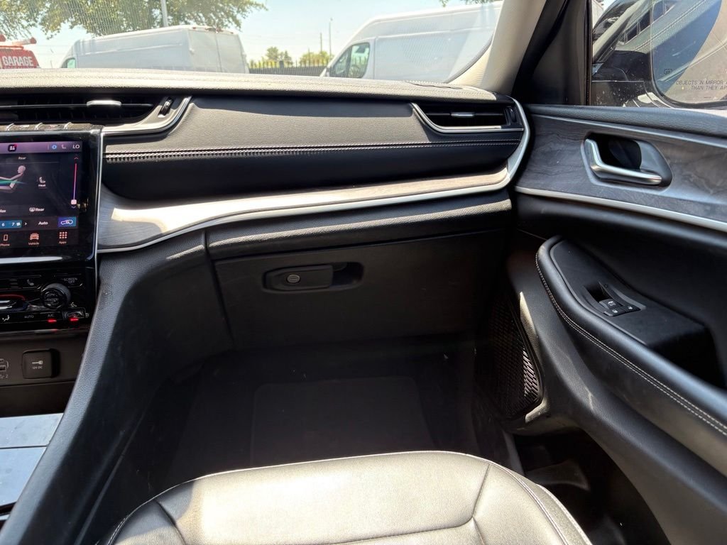 Used 2023 White/off-white Jeep Limited image 8