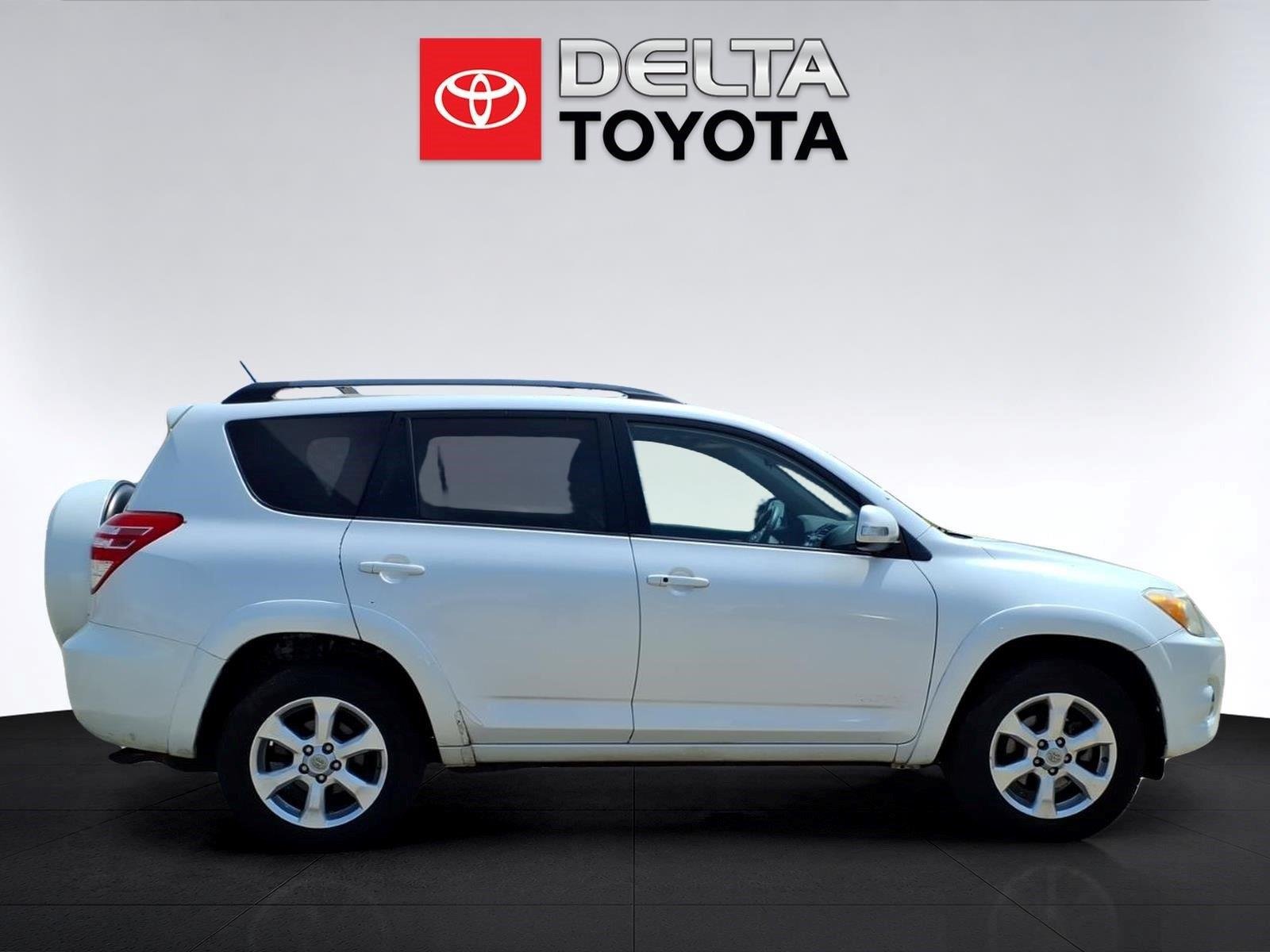 Used 2010 Blizzard Pearl Toyota Limited image 6