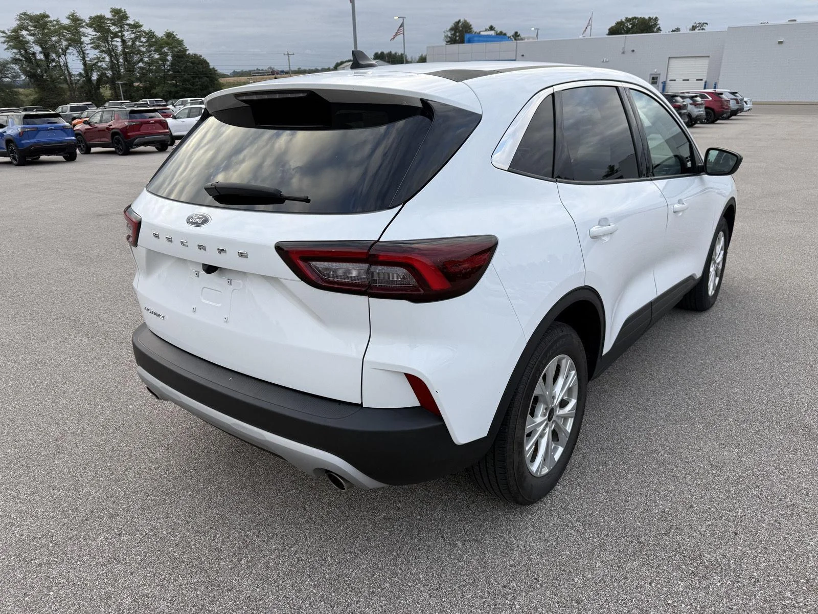 Used 2024 Oxford White Ford Active image 5