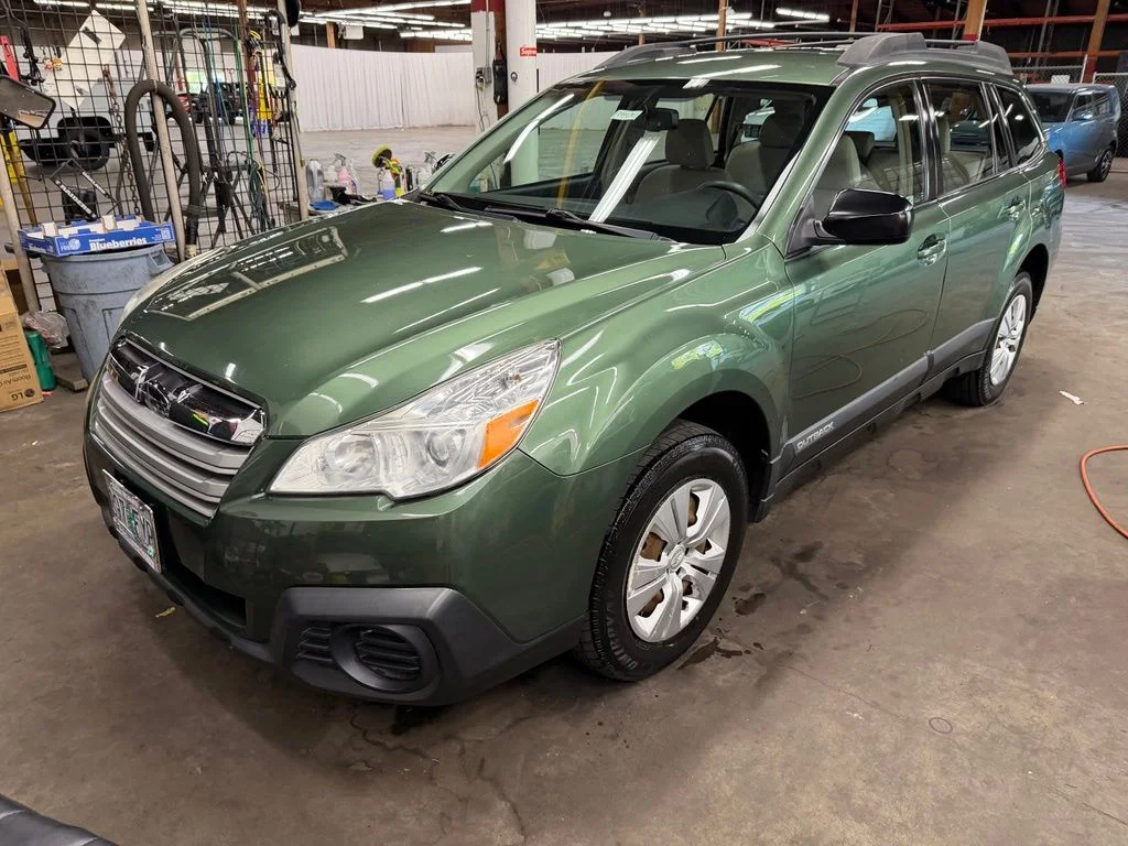 Used 2013 Green Subaru 2.5i image 3