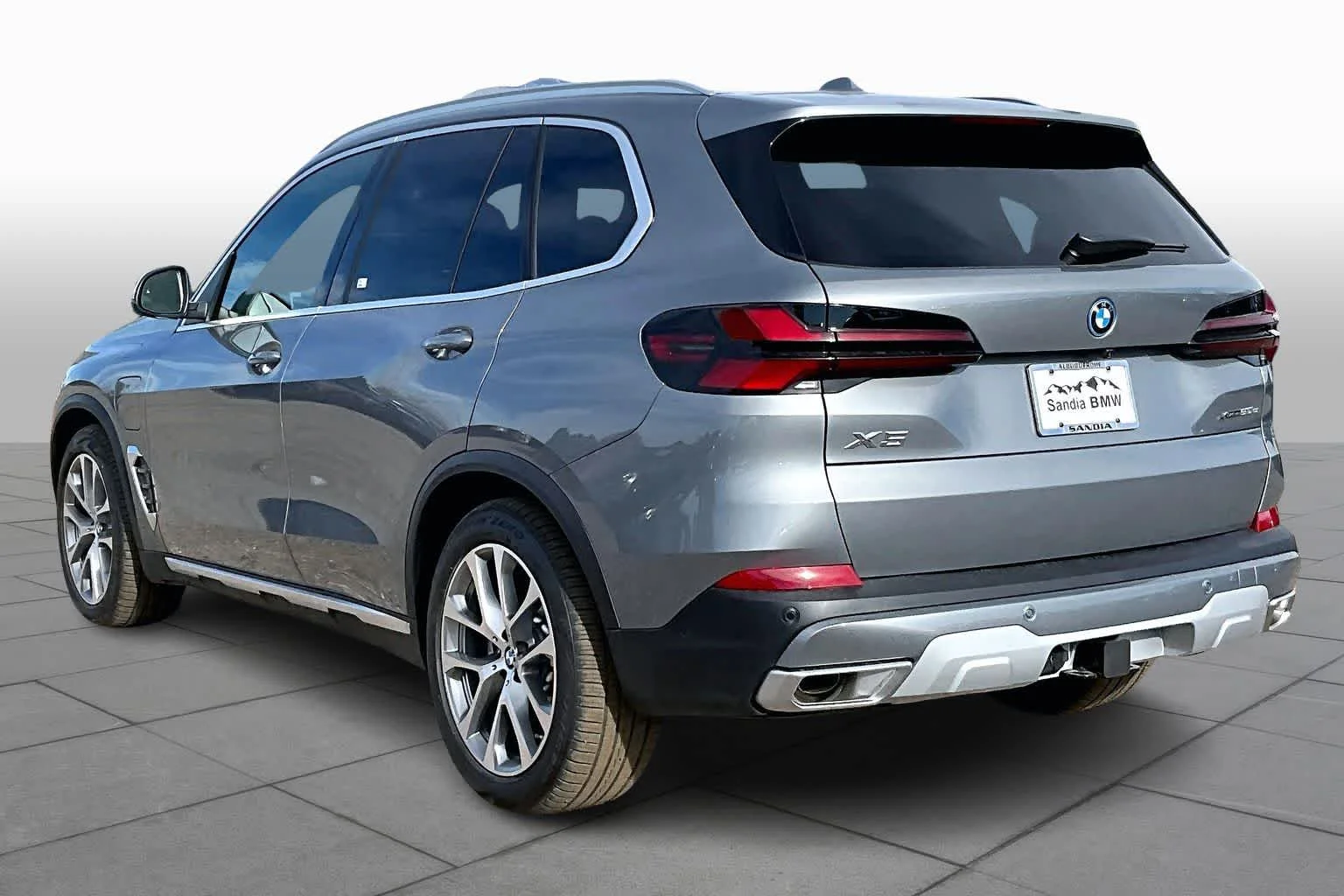 New 2026 Skyscraper Grey Metallic BMW xDrive50e image 12