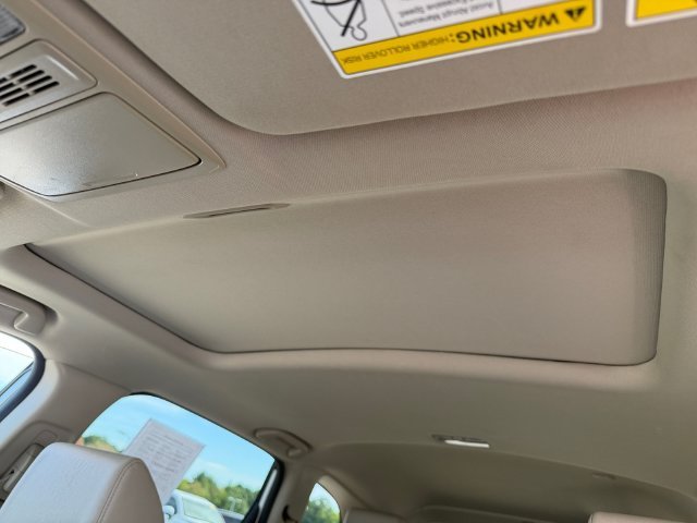 Used 2018 White Honda EX-L image 27