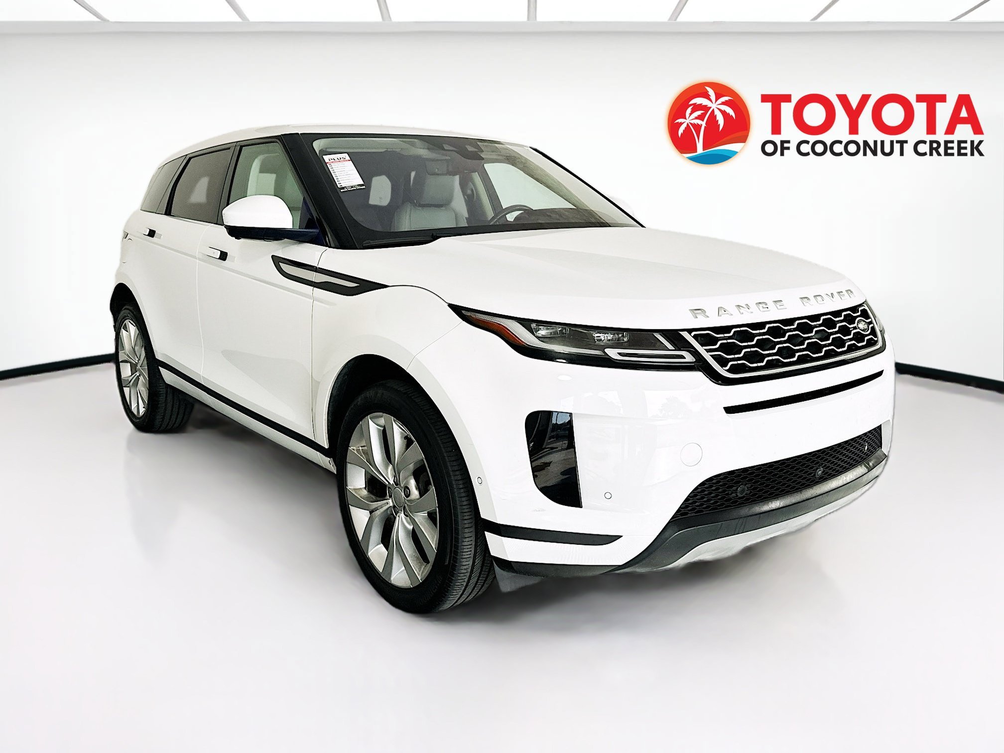 Used 2020 White Land Rover SE image 1