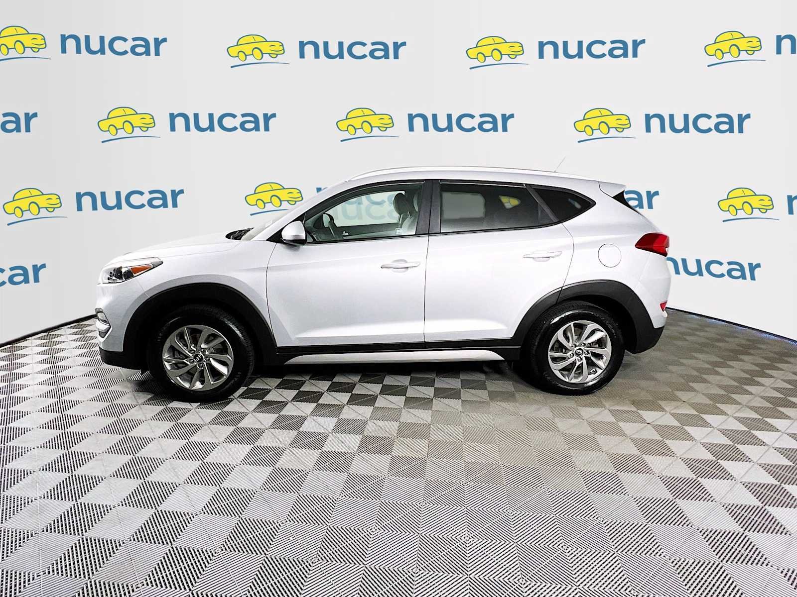 Used 2017 Molten Silver Hyundai SE image 4