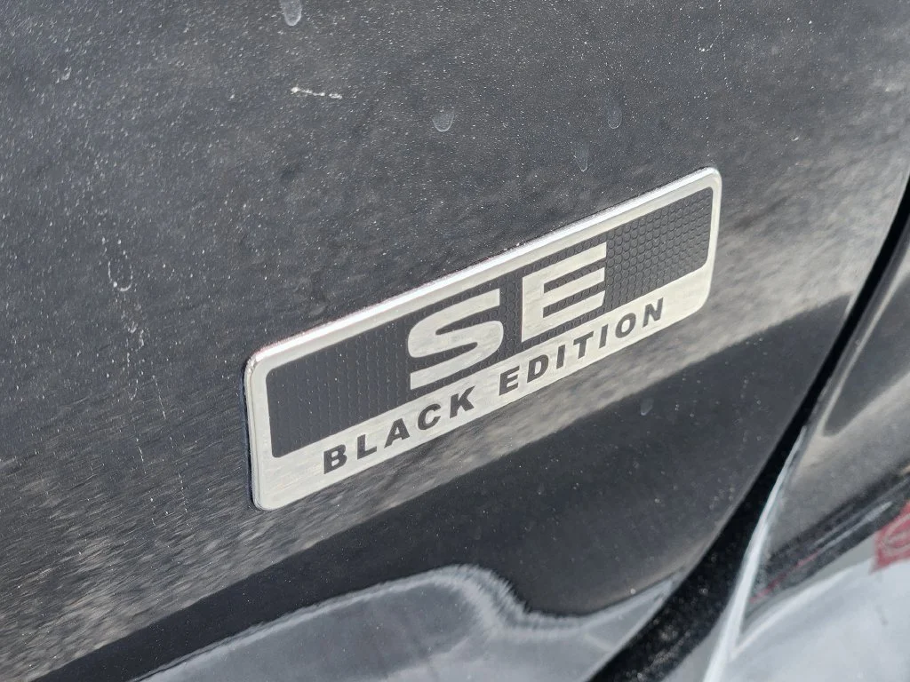Used 2024  Mitsubishi SE Black Edition image 12