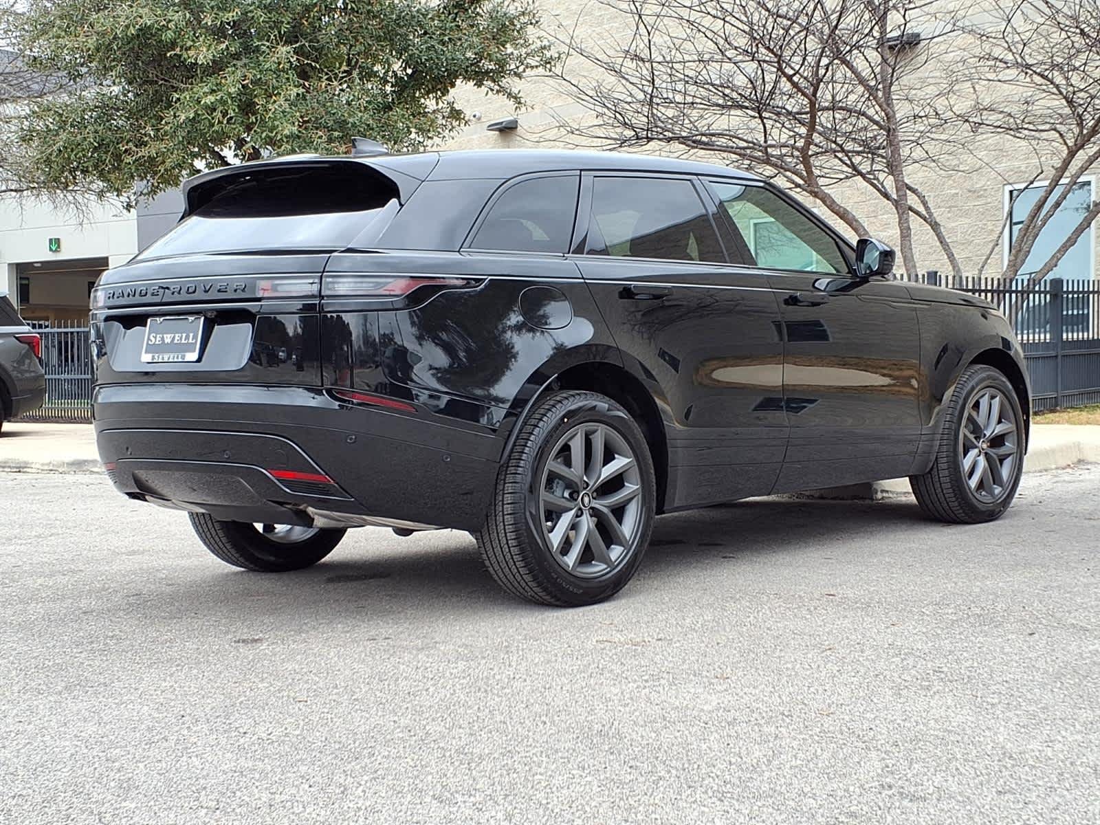 New 2026 Santorini Black Land Rover Dynamic SE image 6