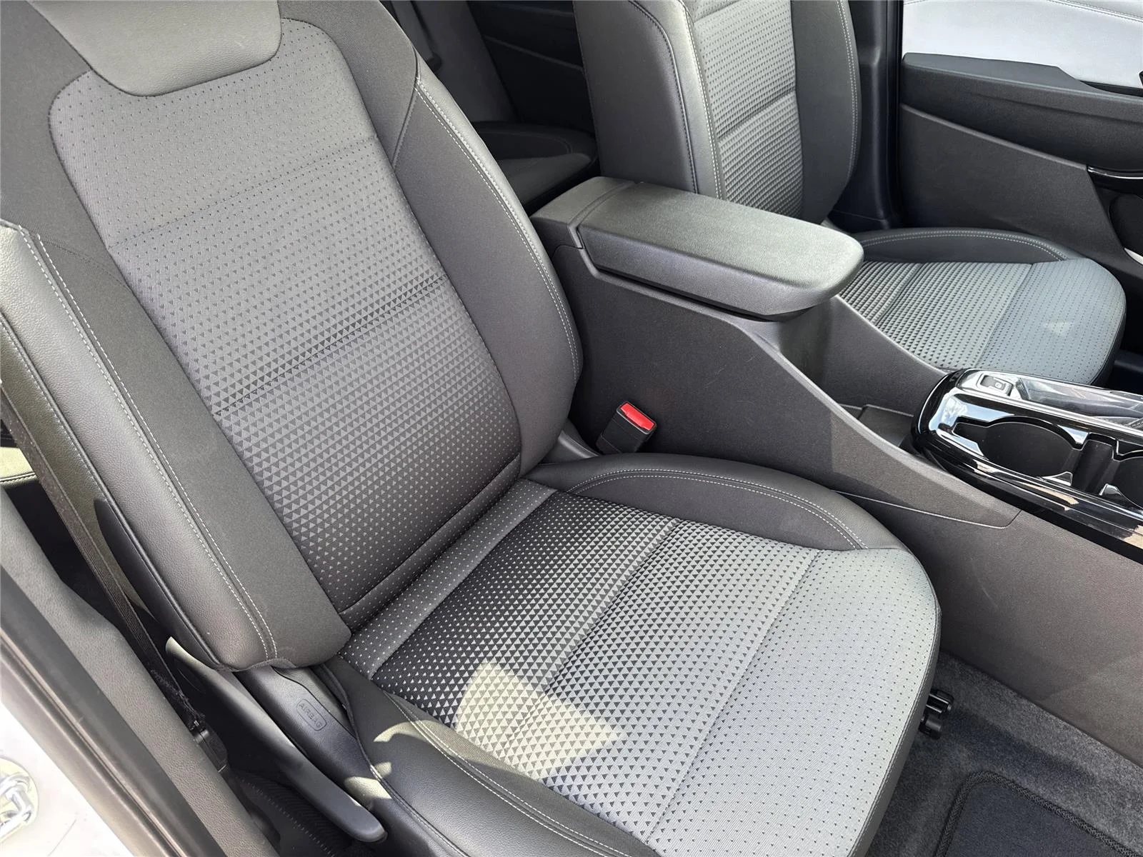 Used 2025 Summit White Chevrolet LT image 33
