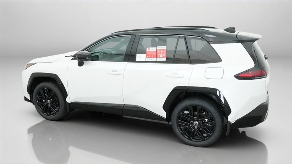 New 2026 Wind Chill Pearl with Midnight Black Metallic roof Toyota XSE image 17