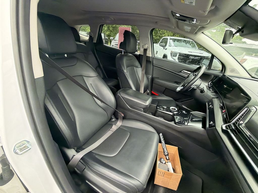 Used 2023 White Kia EX image 25