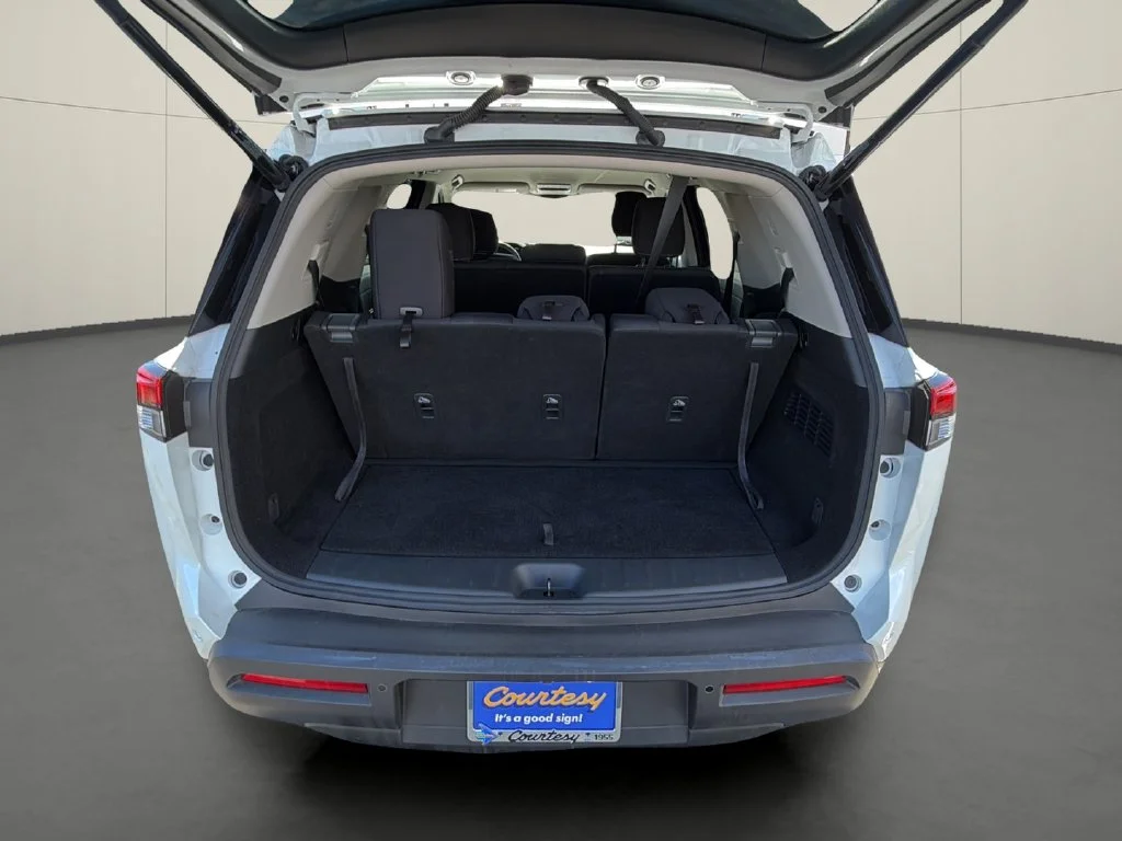 Used 2025 White Nissan SV image 10