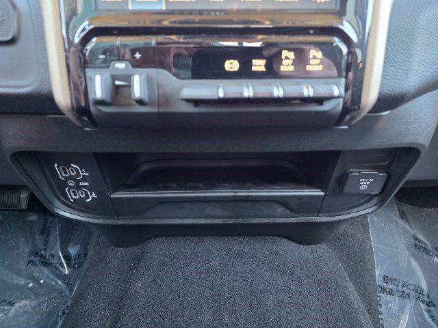 Certified Used 2024 Diamond Black Crystal Pearlcoat Ram Laramie image 35