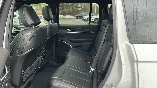 New 2026 Bright White Clear-Coat Exterior Paint Jeep Limited image 24