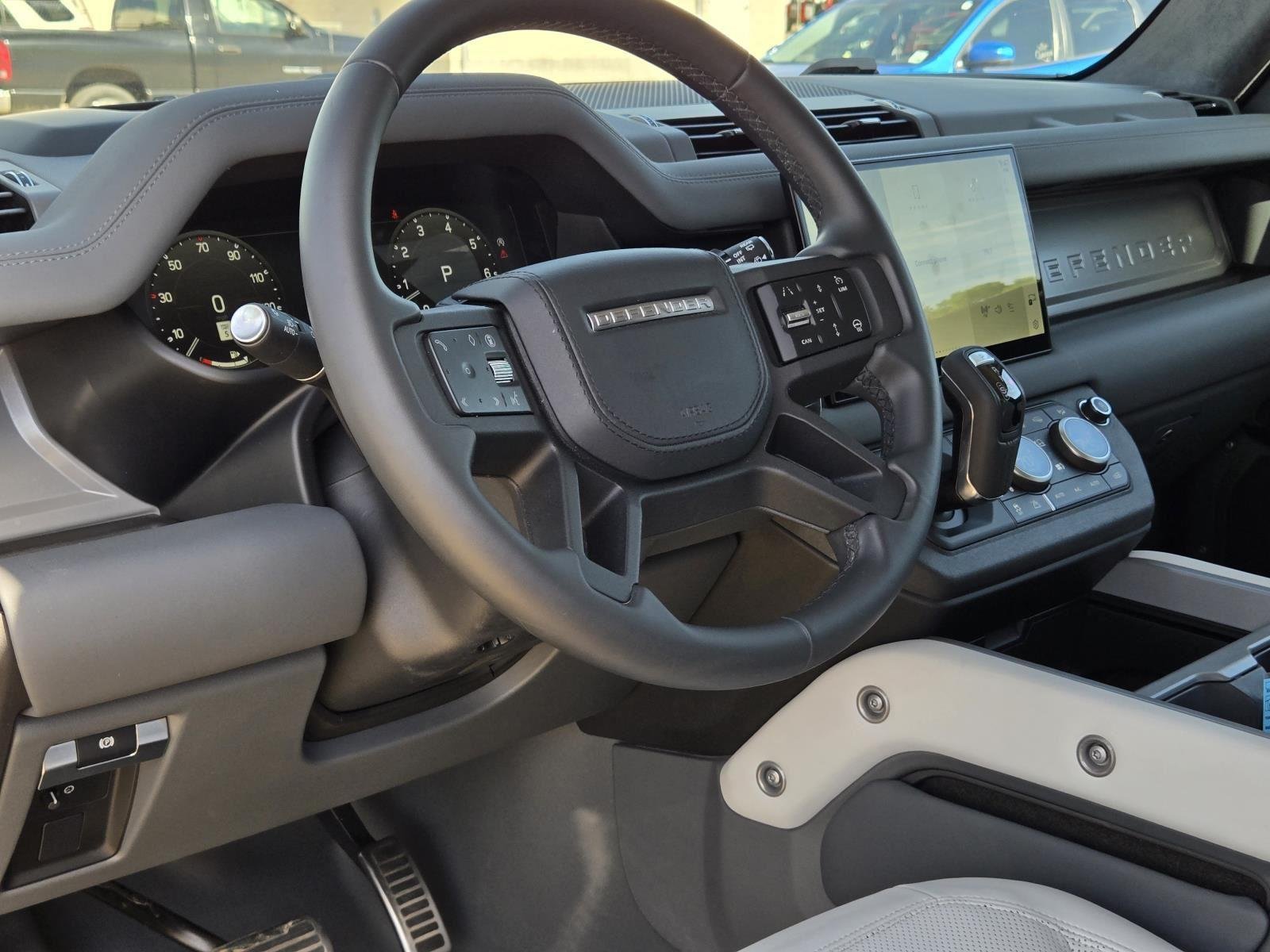 Used 2025 Carpathian Grey Premium Metallic Land Rover V8 image 32