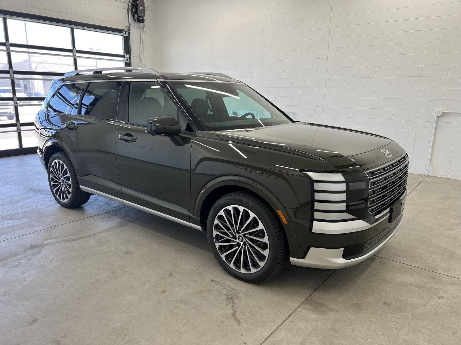 Used 2026 Titan Green Hyundai Calligraphy image 5