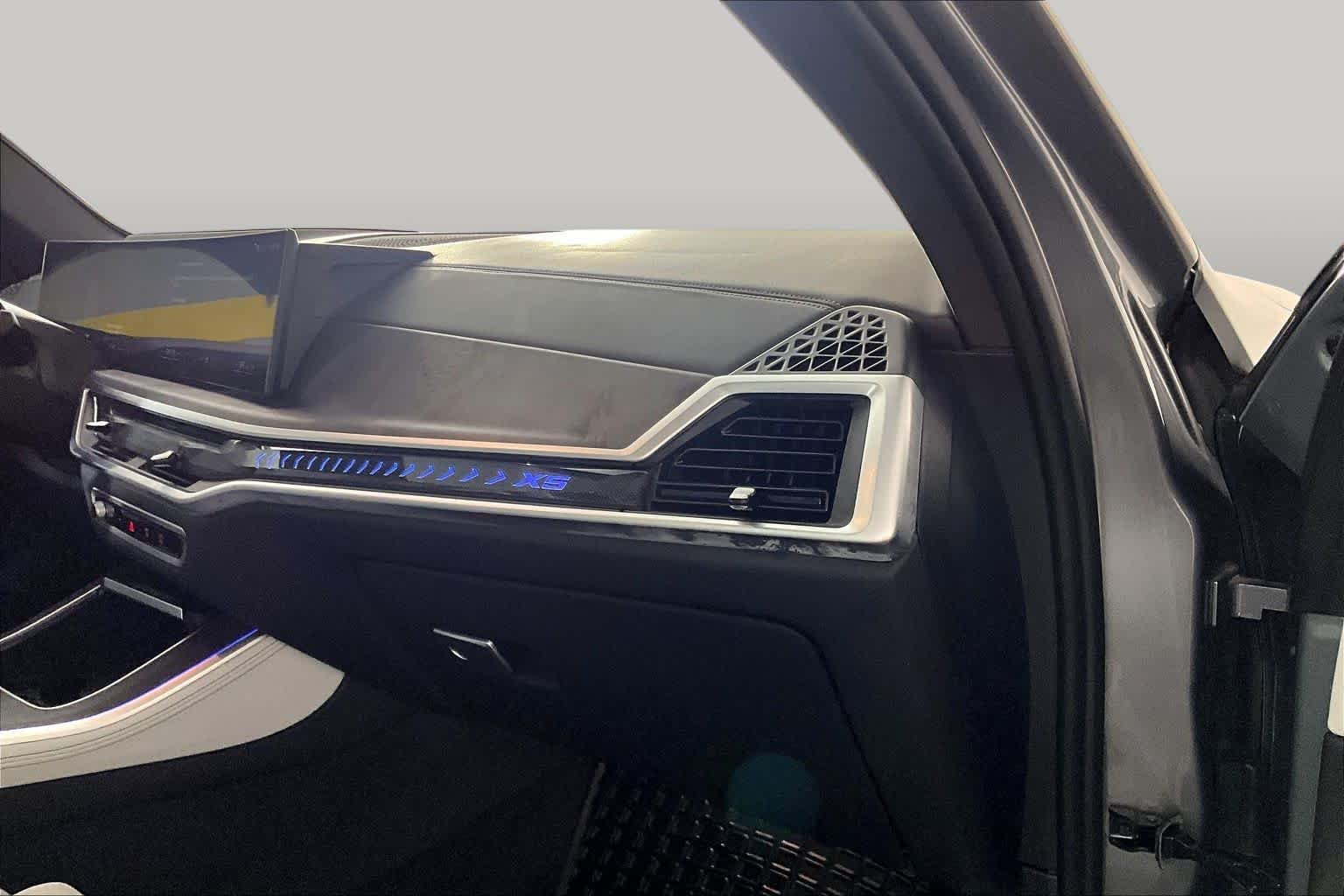 Used 2024 Skyscraper Grey Metallic BMW xDrive40i image 17