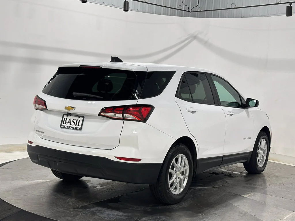 Used 2024 Summit White Chevrolet LS image 11