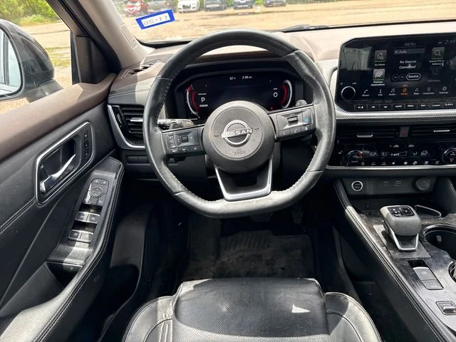 Used 2022 Gray Nissan Platinum image 14