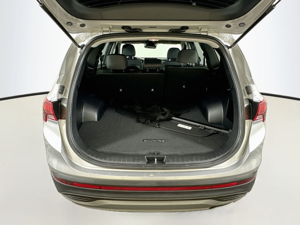 Used 2023 Silver Hyundai SE image 23