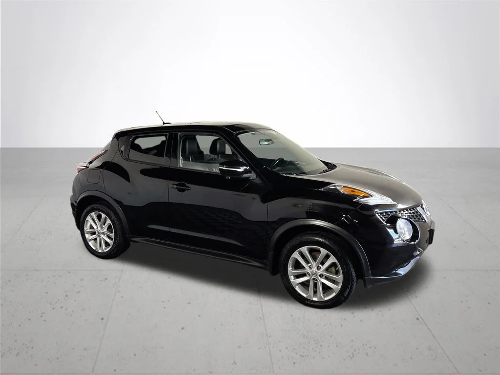 Used 2015 Black Nissan SL image 4