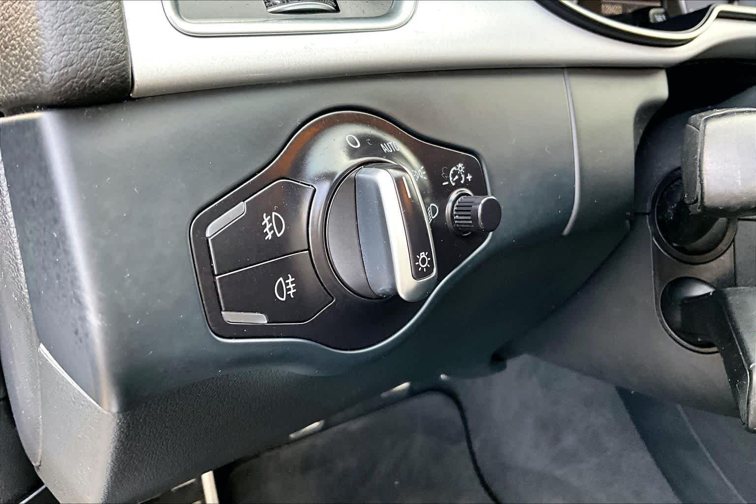 Used 2015 Brilliant Black Audi Premium Plus image 33