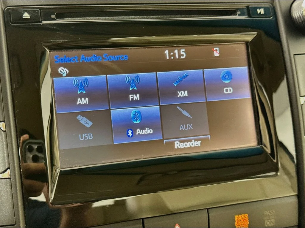 Used 2015 White Toyota XLE image 17