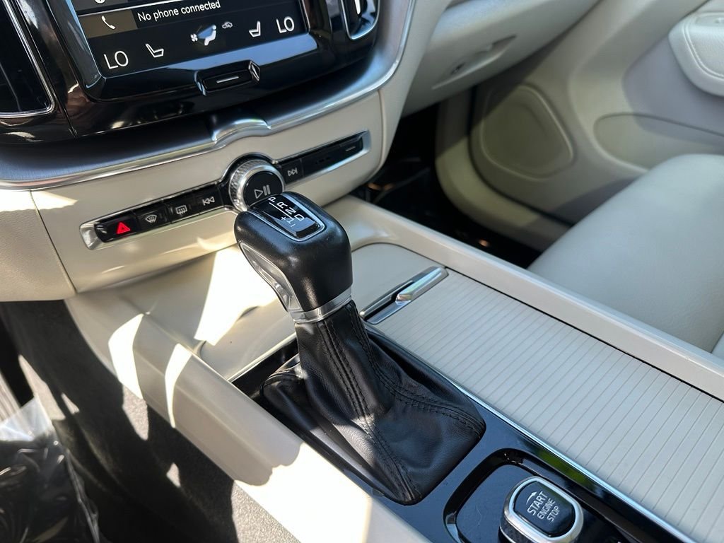 Used 2019 Red Volvo T6 Momentum image 7