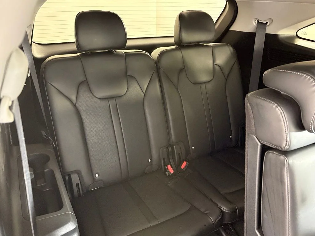 Used 2024 Black Kia S image 40