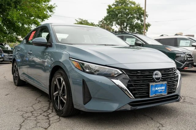 Used 2025 Gray Nissan SV image 5