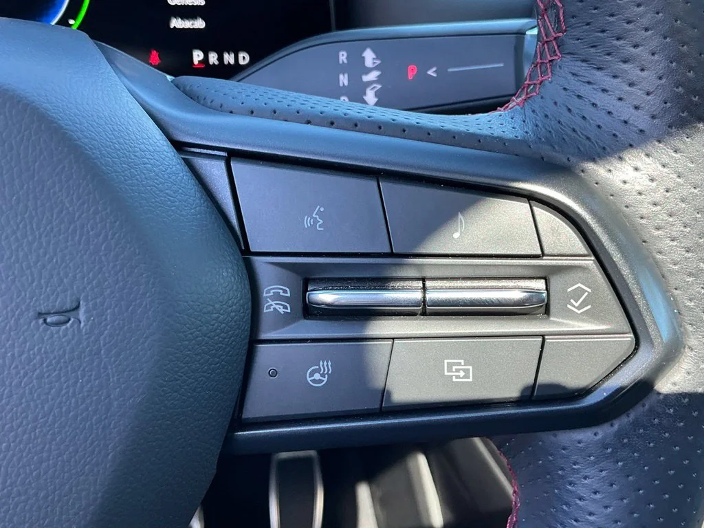 Used 2024  Acura Base image 38